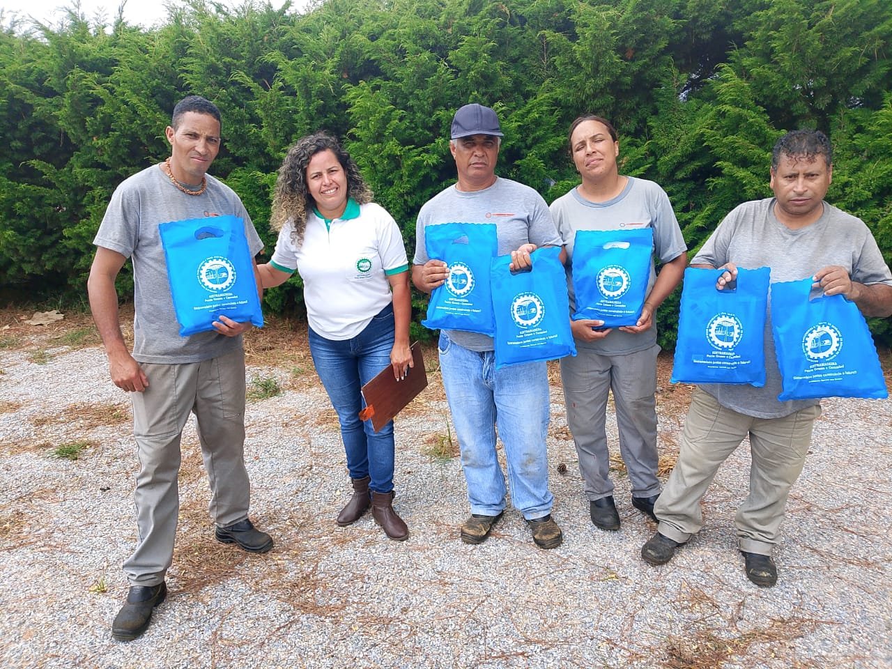 Entrega de kits escolares